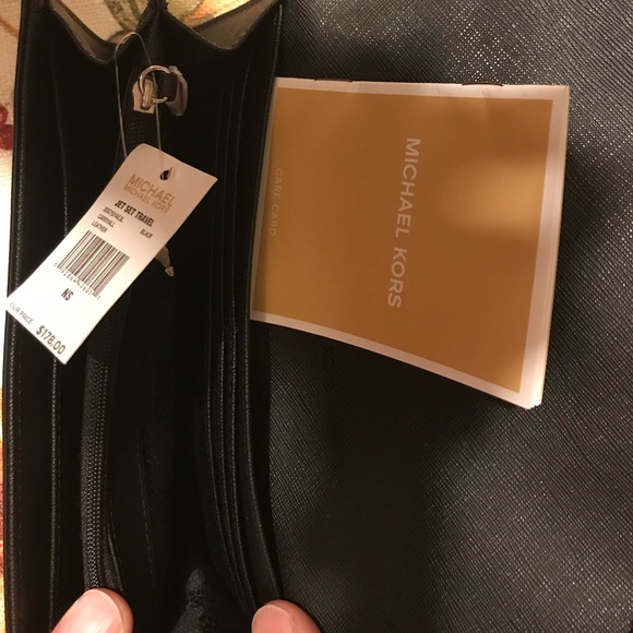 New Michael Kors Jet Set Carryall/Wallet.  New with tags.  Color is black. - Picture 3 of 4